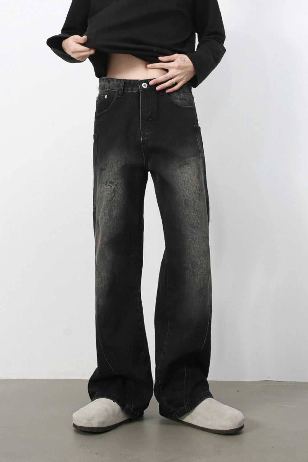 Men's loose fit jeans in black, no stretch, cotton blend, basic style.