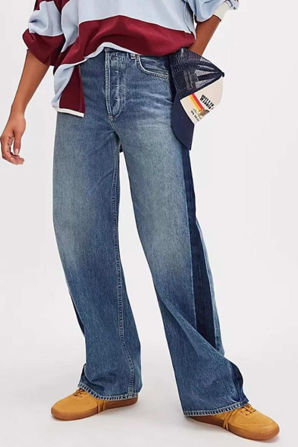 Baggy jeans with pockets in blue denim, buttoned, no stretch, cotton-polyester blend.