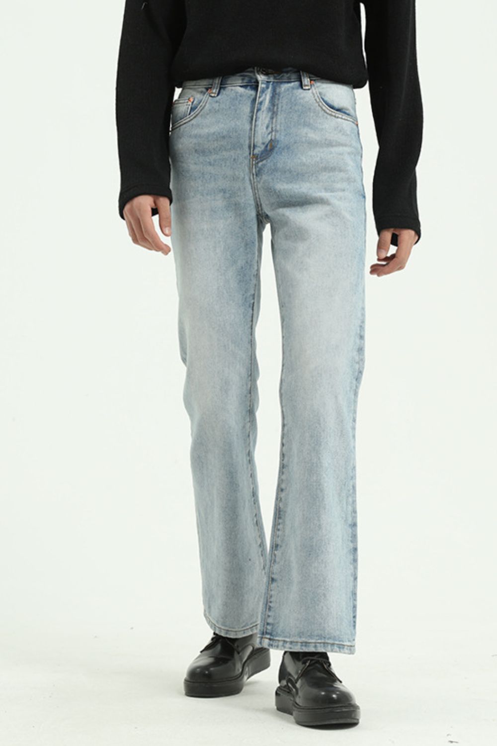 Straight leg jeans with pockets, no stretch, 95% cotton, 5% viscose.