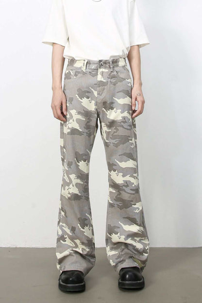 Men's camouflage jeans with pockets, no stretch, 100% cotton.