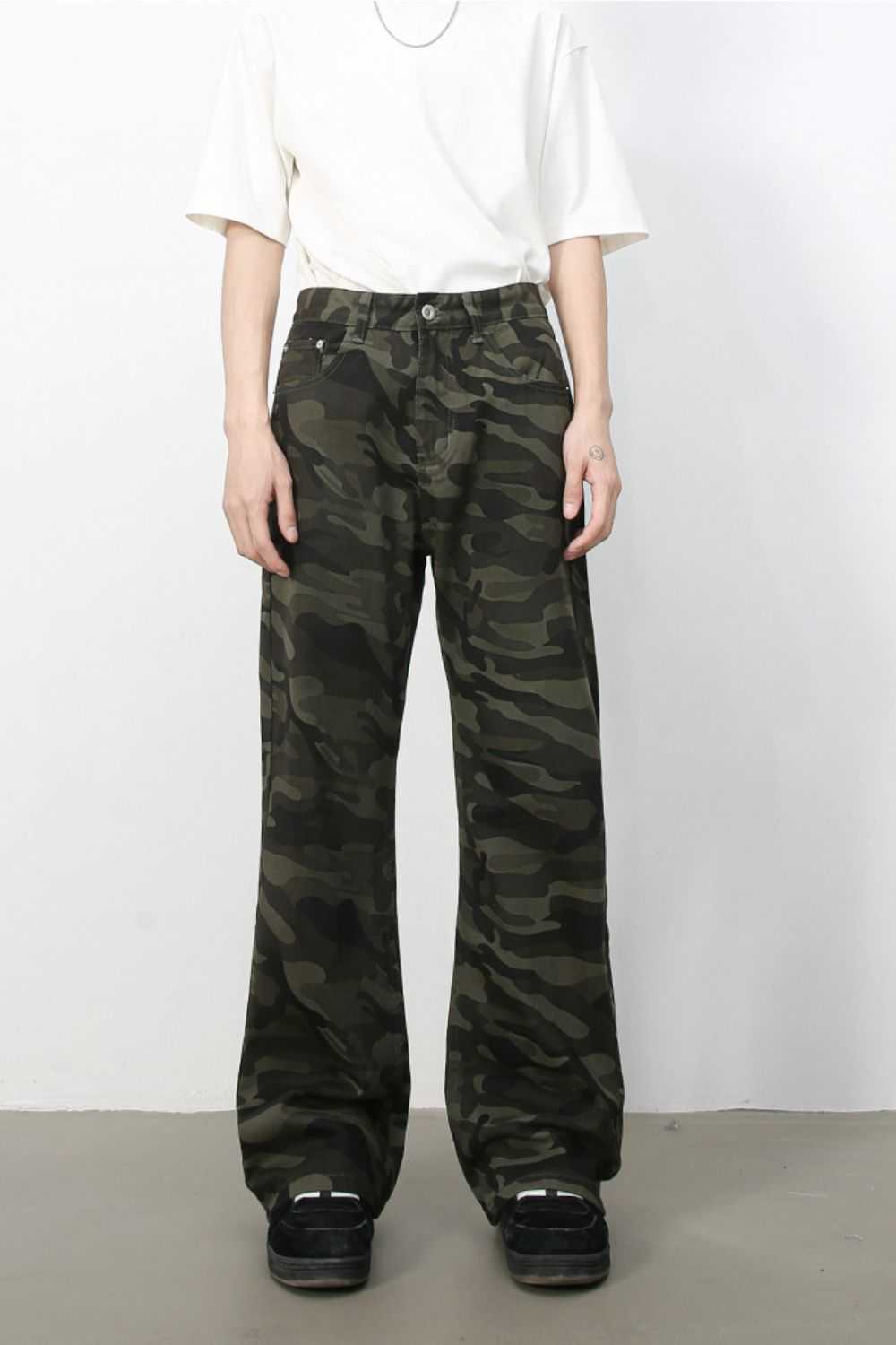Men's camouflage jeans with pockets, no stretch, 100% cotton.