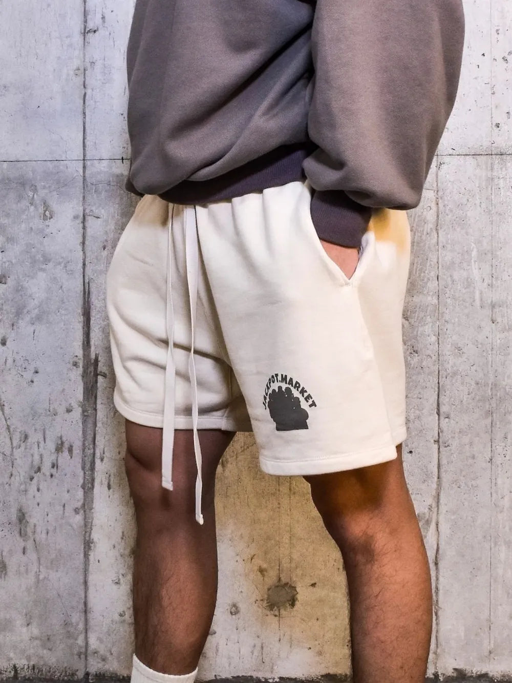 Men's plus size drawstring shorts with pockets in off-white, basic style, made of 95% cotton and 5% polyester.