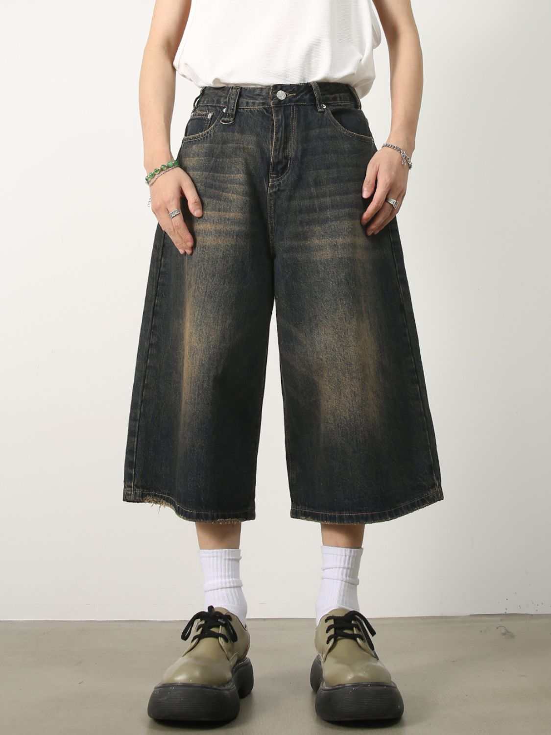 Men's wide leg denim shorts, basic style, pocketed, 100% cotton.