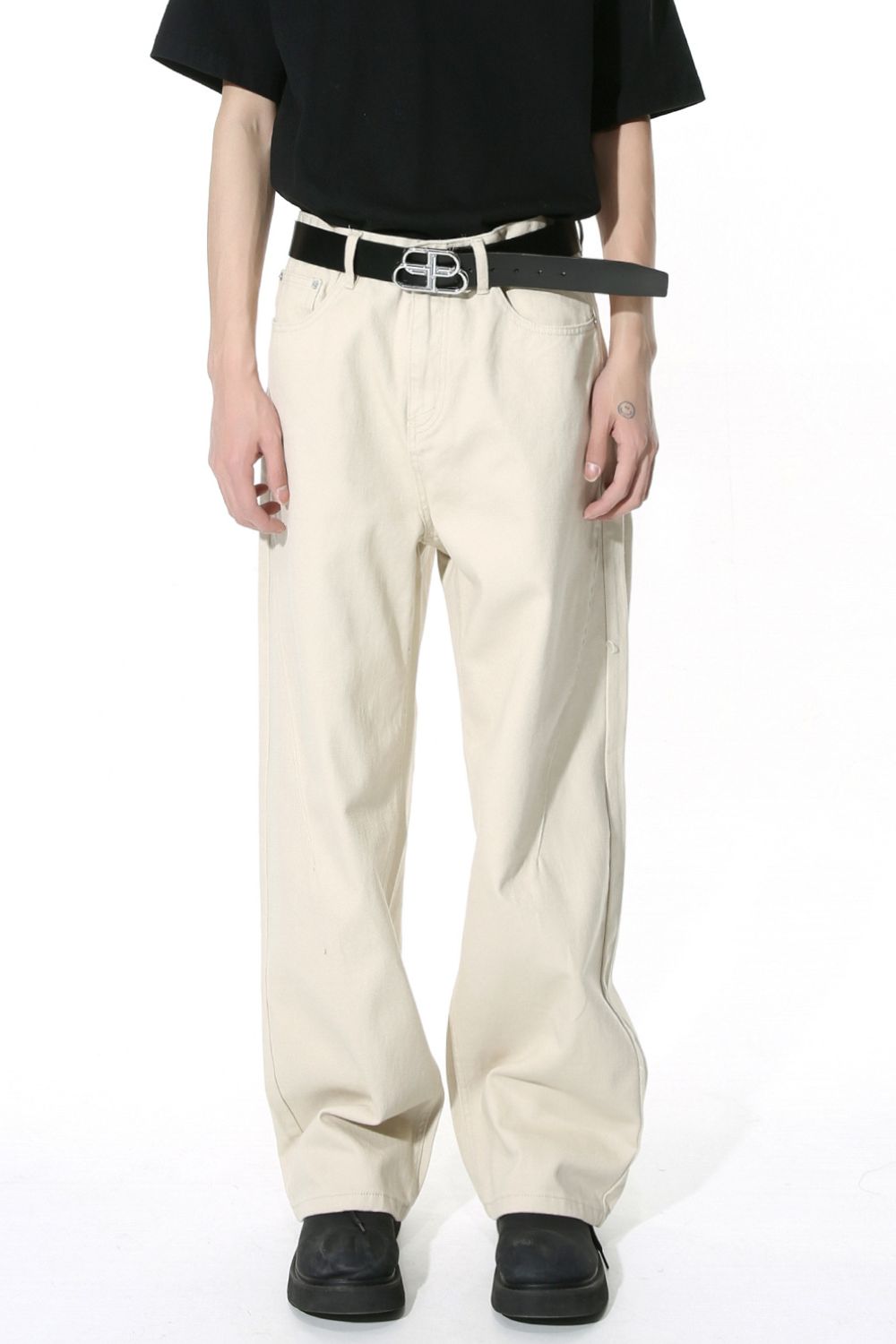 Men's mid-rise straight-leg jeans in beige, featuring a basic style and no stretch.