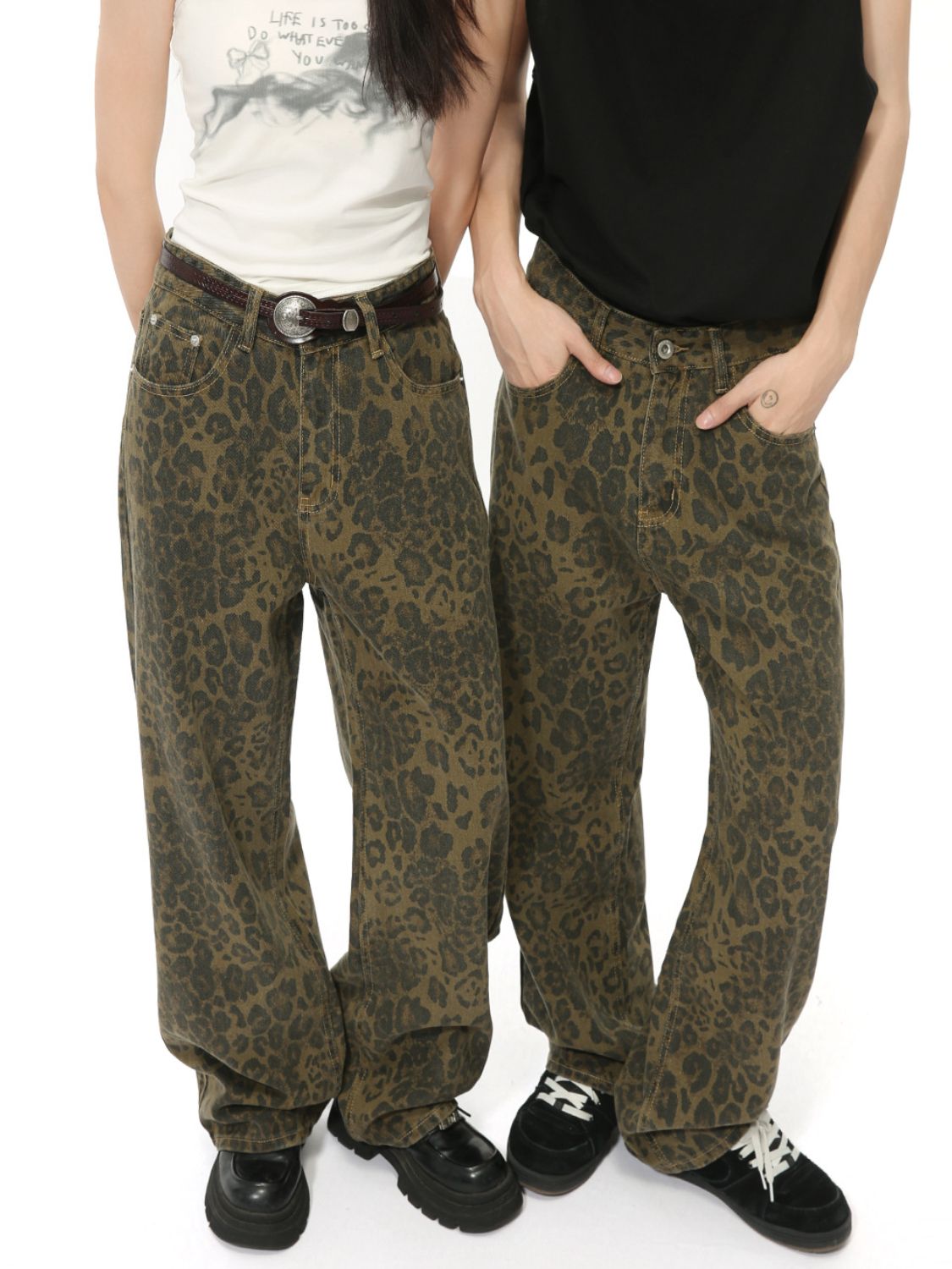 Leopard print jeans with pockets, basic style, cotton blend material.