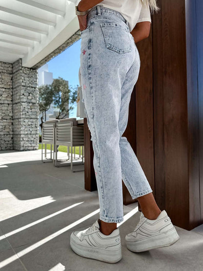 Distressed star straight jeans with pockets, no stretch, cotton-polyester blend.