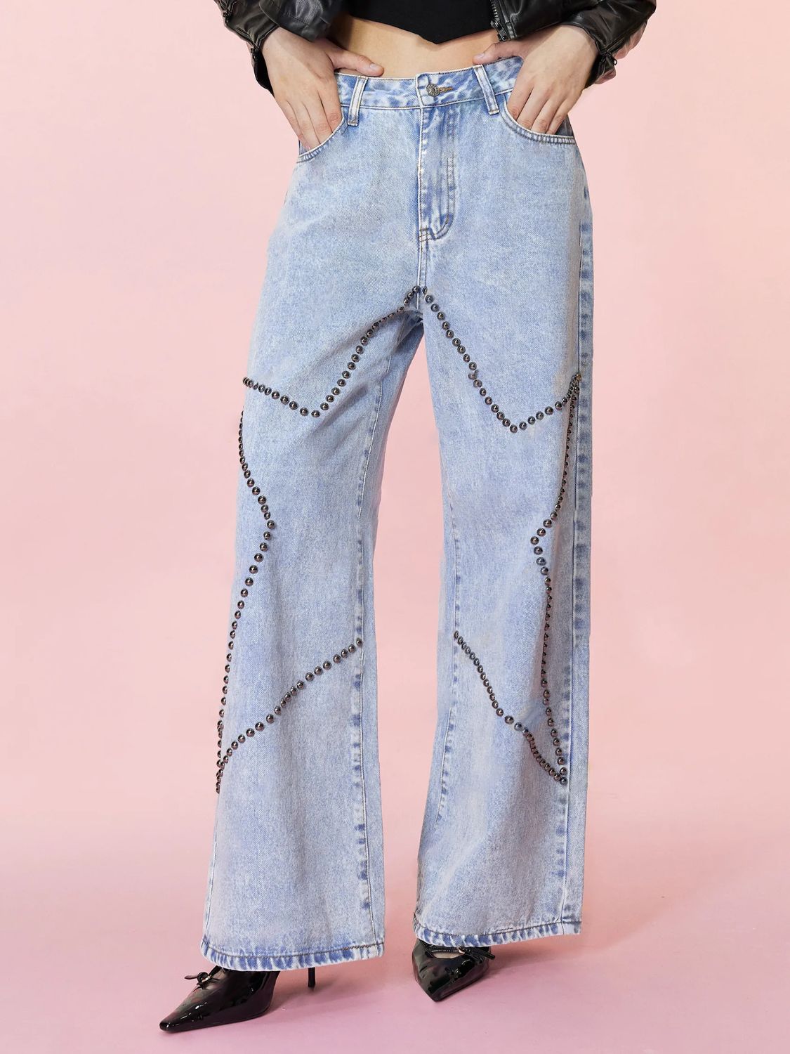 Studded star straight jeans with pockets, slightly stretchy cotton-polyester blend.