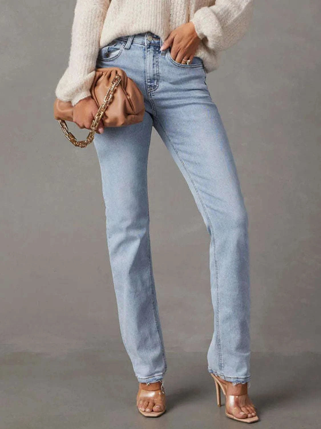 High rise jeans with pockets, highly stretchy, buttoned closure.