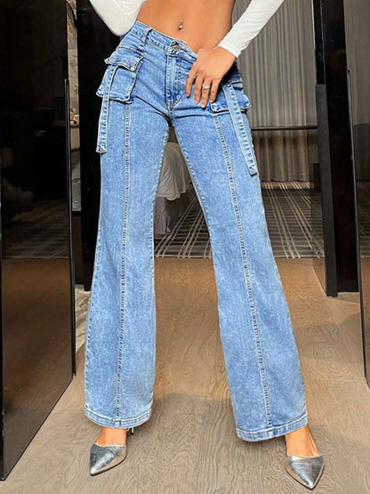 Mid rise straight jeans with cargo pockets, slightly stretchy, 85% cotton.