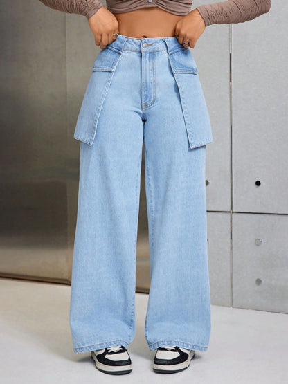 Wide leg jeans with pockets in light blue denim, slightly stretchy fabric, front view.