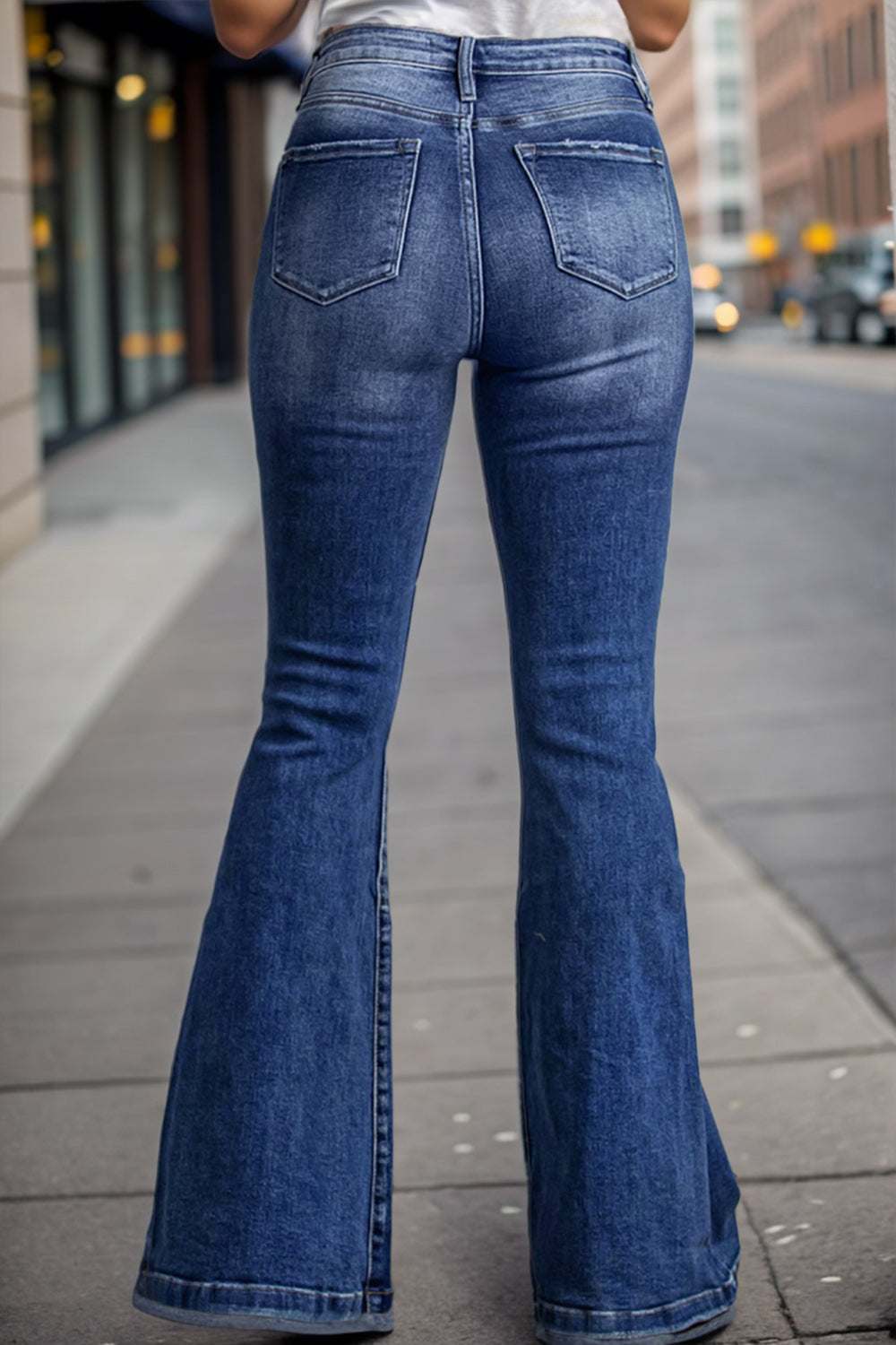 Plus size high waist flare jeans with pockets and slightly stretchy denim.