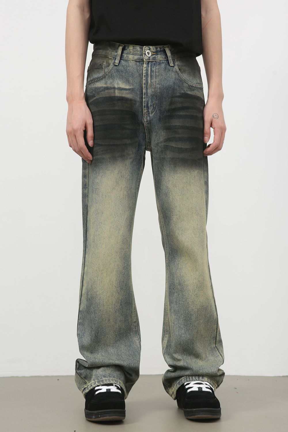 Men's bootcut jeans with pockets, no stretch, cotton blend material.