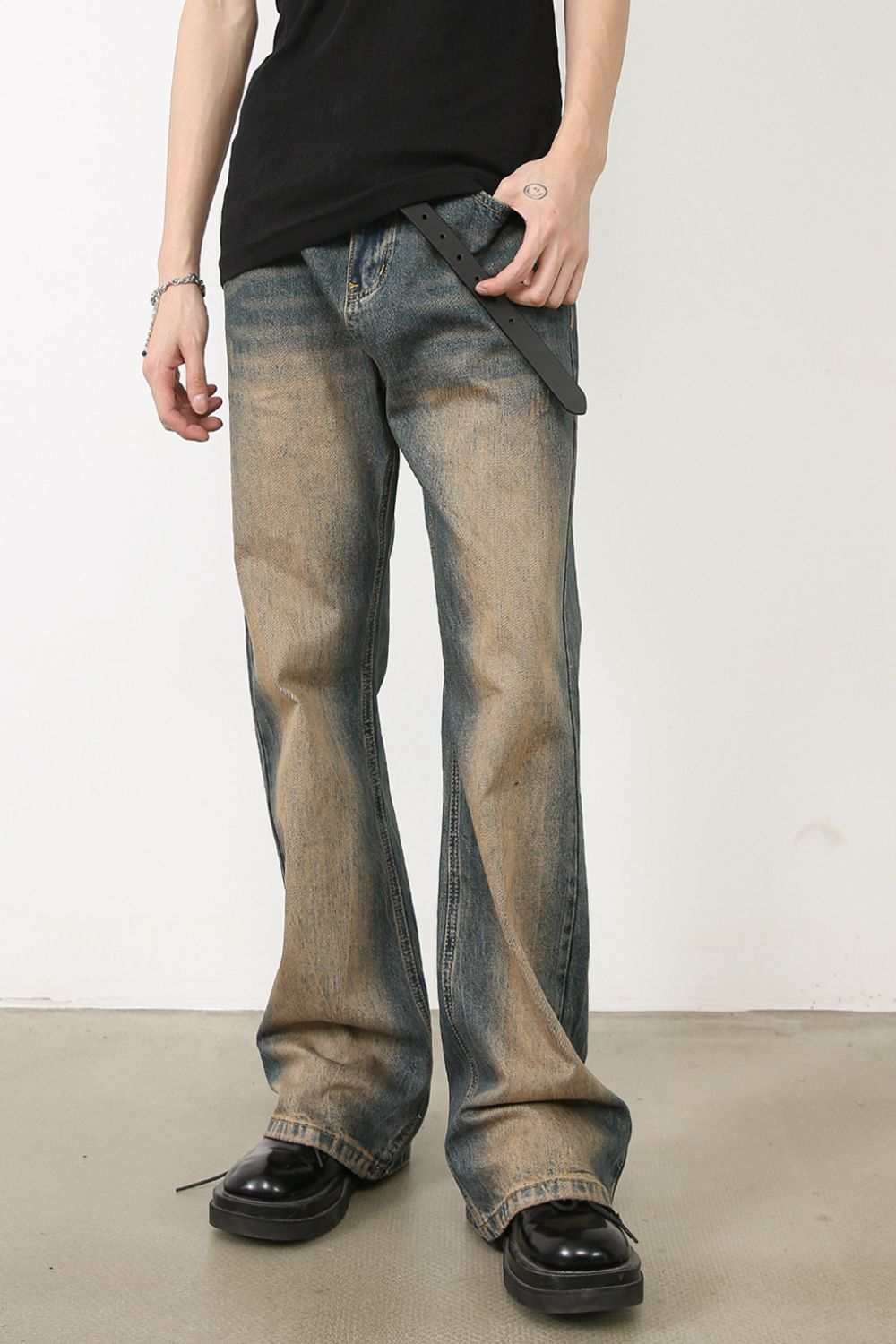 Men's bootcut jeans with pockets, basic style, no stretch, cotton blend material.