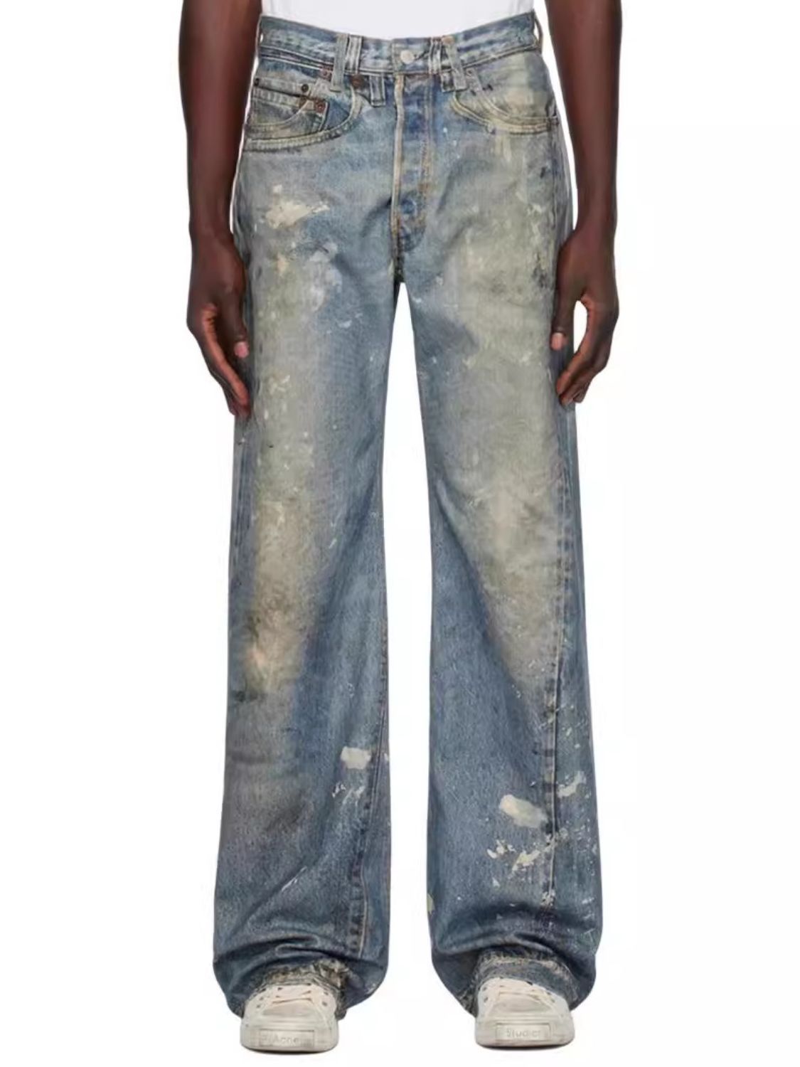 Men's washed printed straight jeans with timeless straight cut, crafted from 95% cotton and 5% polyester.