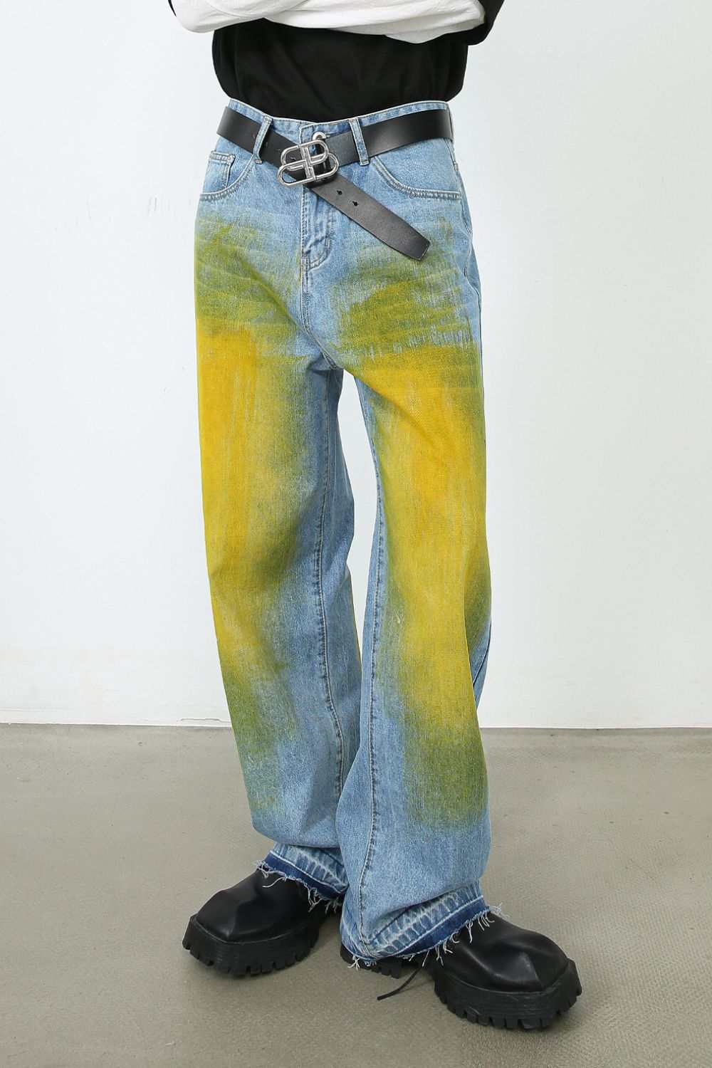 Men's contrast baggy jeans with yellow and green paint splatter design, no stretch, cotton blend.