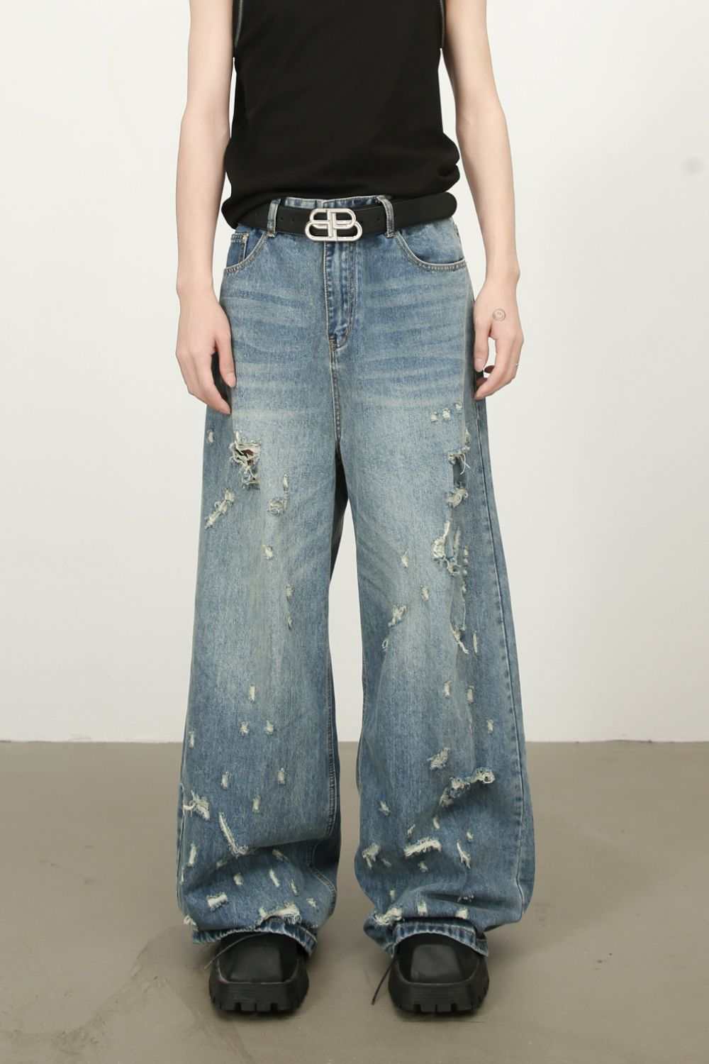 Men's distressed wide leg jeans with no stretch, featuring a basic style and distressed details, made of cotton, viscose, and polyester.