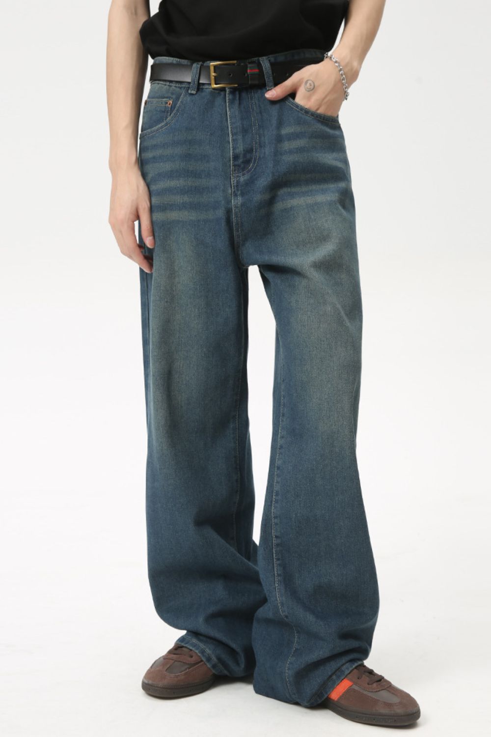 Men's mid rise straight leg jeans without stretch, blue denim.