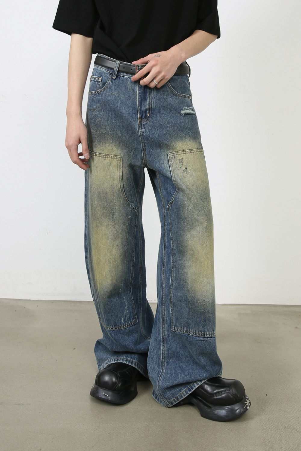 Men's washed wide leg jeans, basic style with pockets, no stretch, cotton blend.