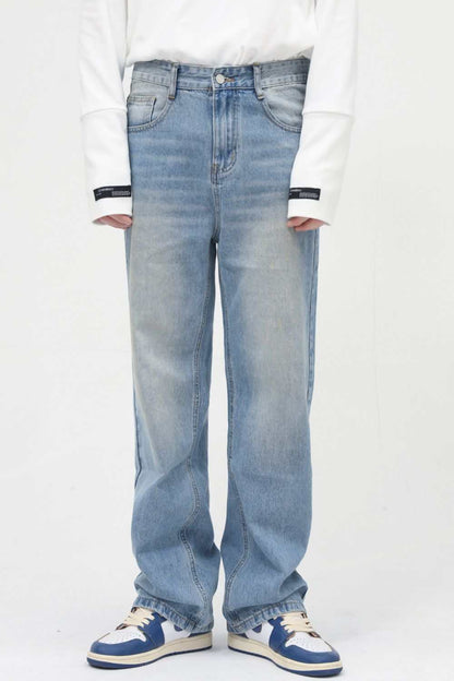 Washed mid rise jeans with pockets, basic style, no stretch, 90% cotton.