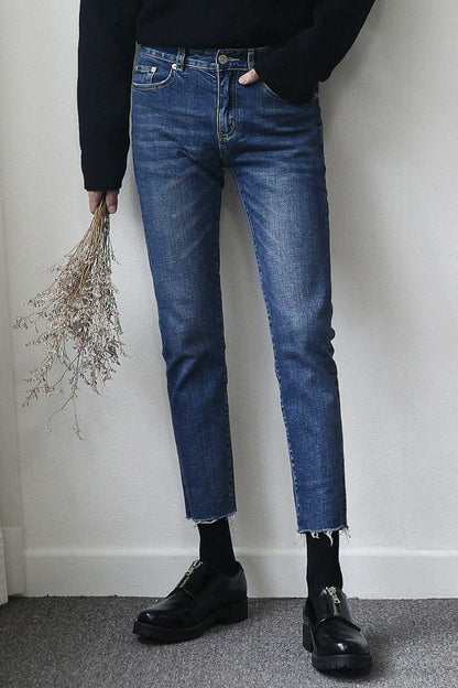 Men's frayed hem skinny jeans with slightly stretchy fabric, featuring basic style.