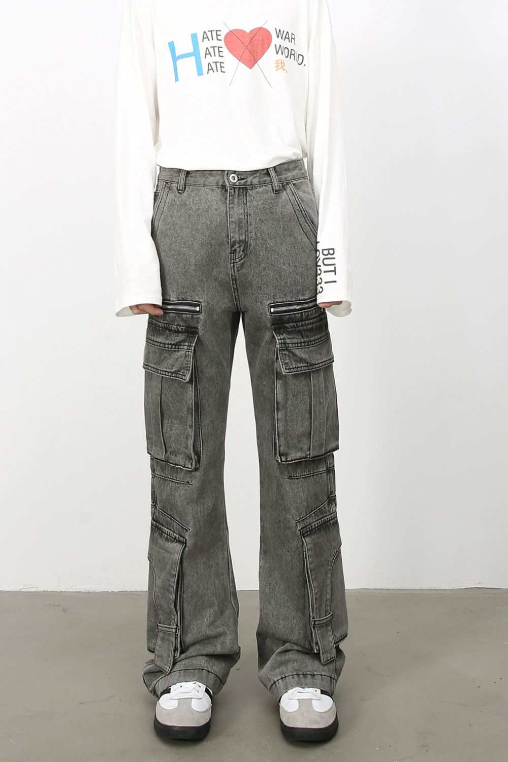 Men's mid rise jeans with cargo pockets, casual design, non-stretch fabric.