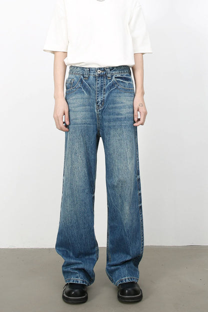 Men's mid-rise loose fit jeans with cat's whisker detailing, non-stretch, 88.4% cotton.