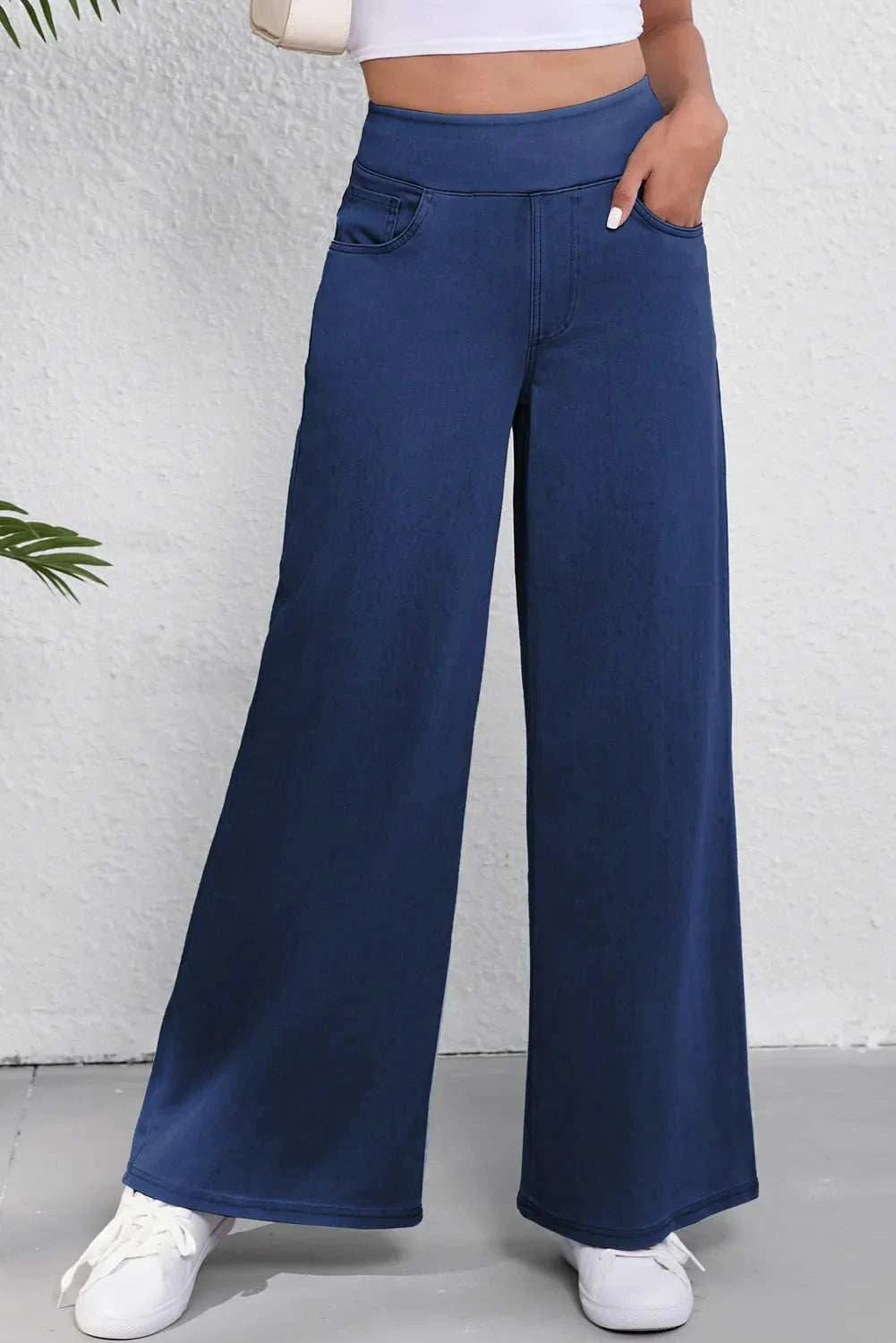 Wide leg jeans with pockets and moderate stretch.