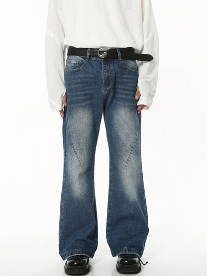 Men's mid rise jeans with pockets in blue denim, featuring a basic style and no stretch.