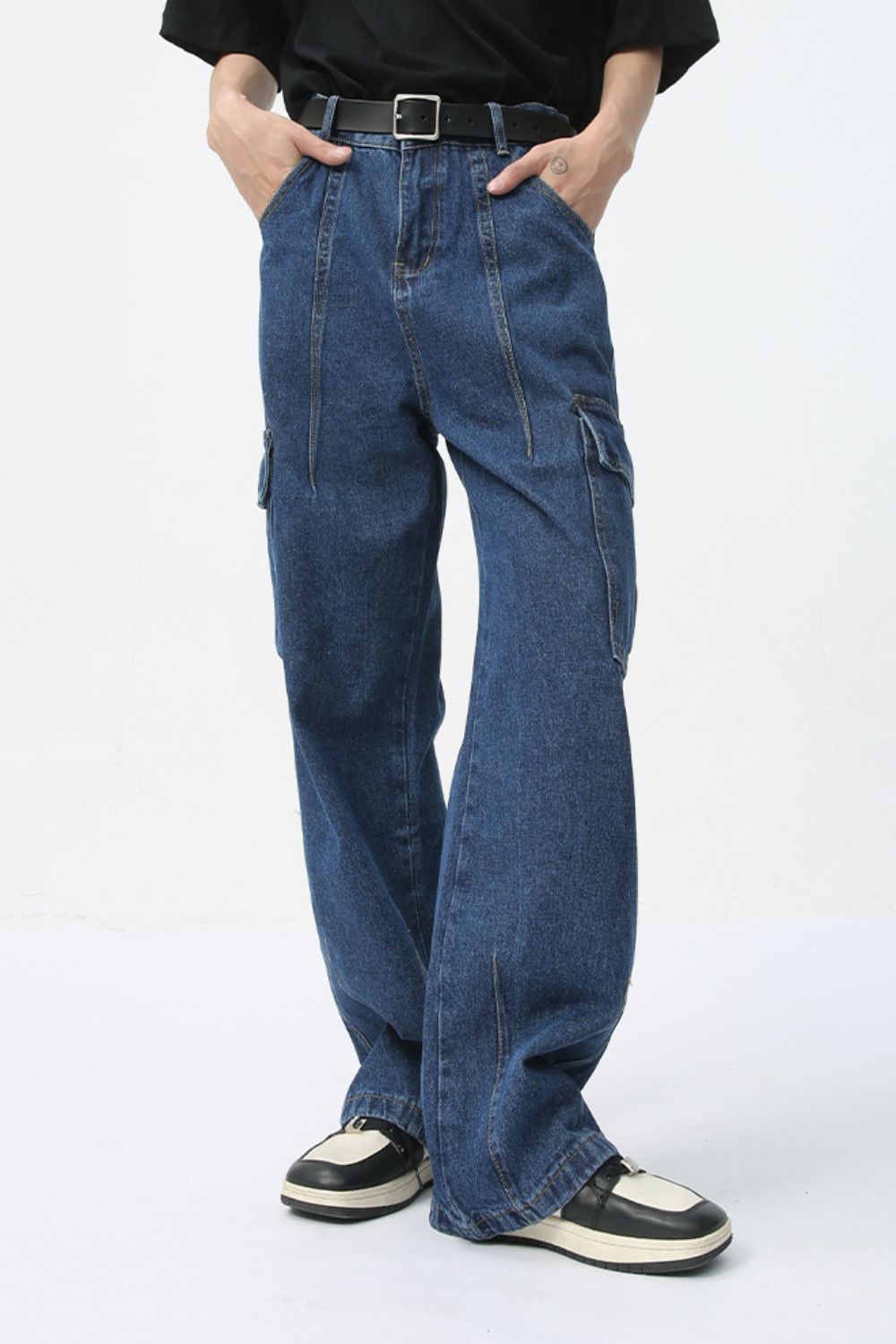 Men's straight cargo jeans, blue denim, basic style, no stretch, cotton-viscose blend.