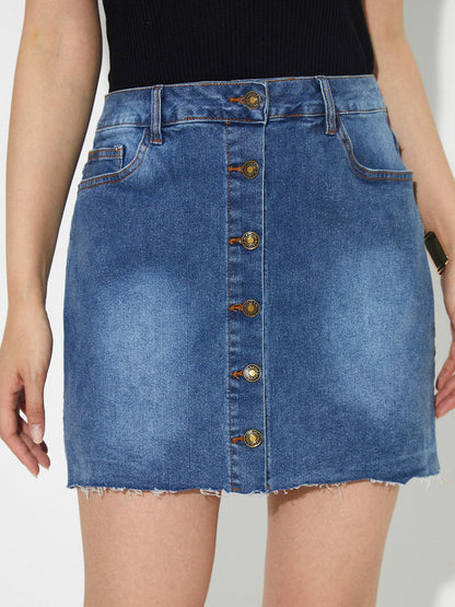 Pocketed button up denim skirt with front buttons and pockets.