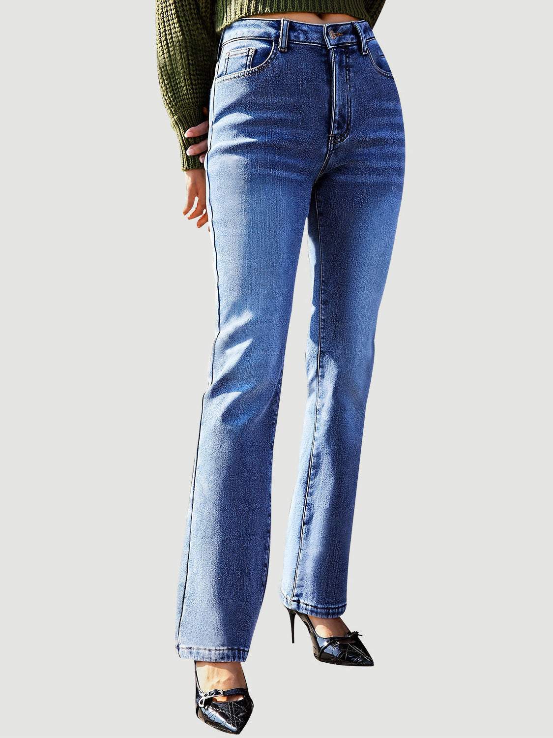 Straight leg jeans with pockets, slightly stretchy denim