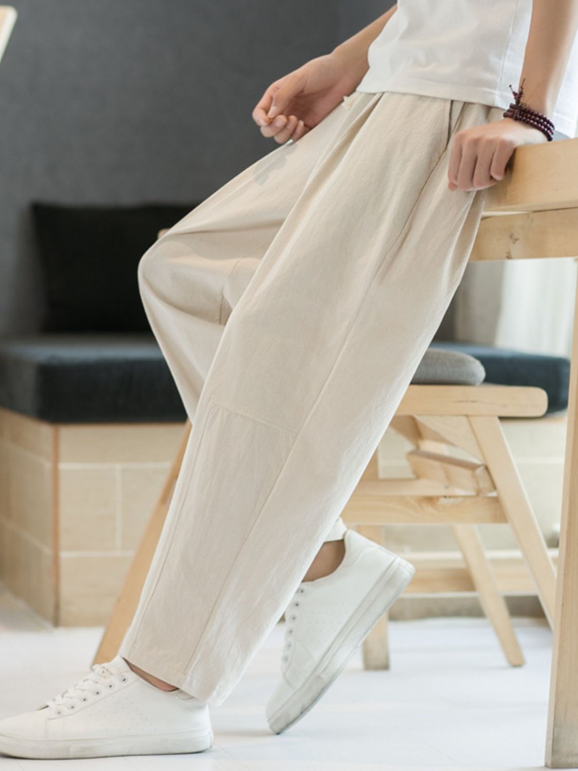 Men's plus size cropped straight pants with pockets, made of cotton and flax.
