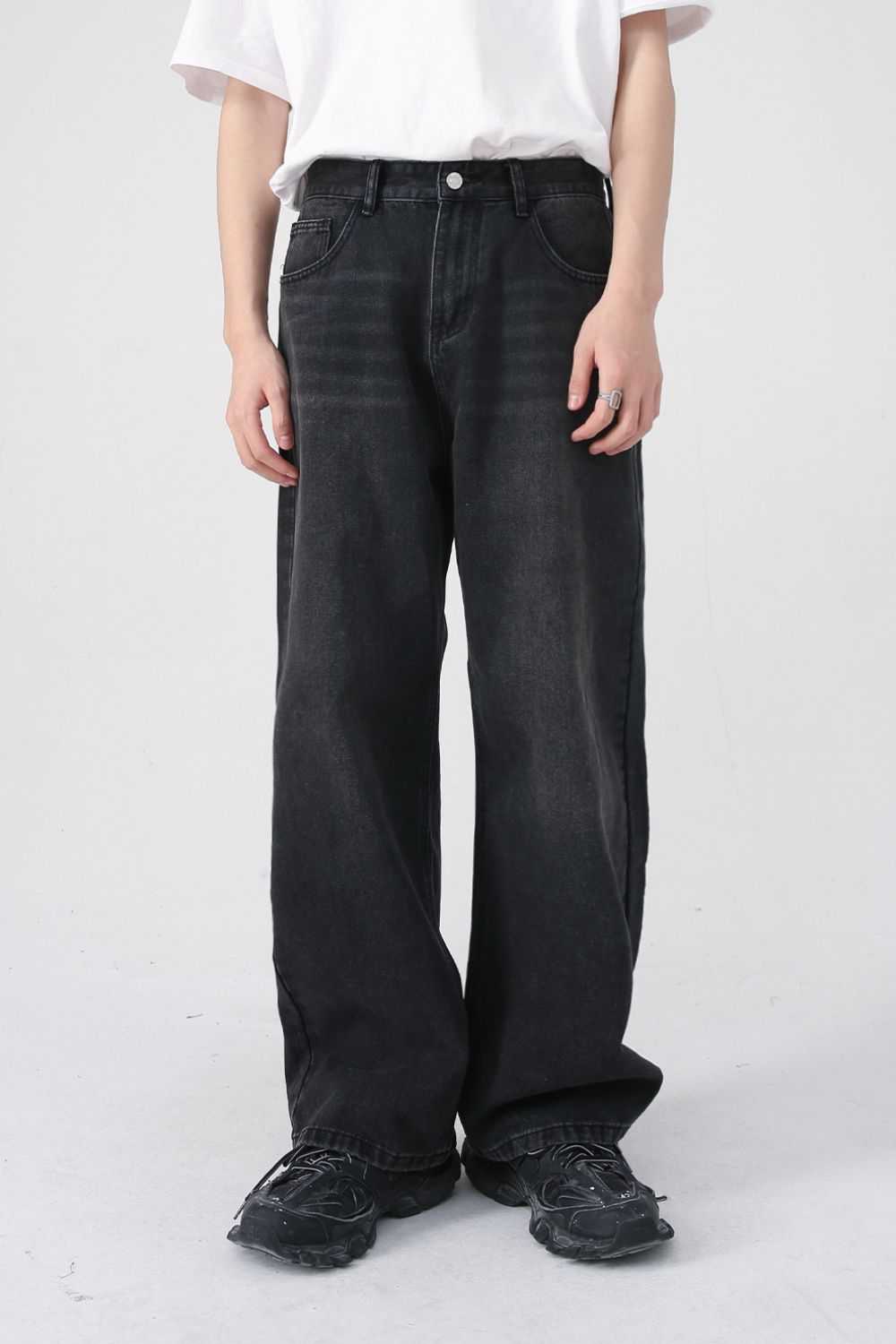 Baggy jeans with pockets, basic style, black, no stretch, cotton blend.