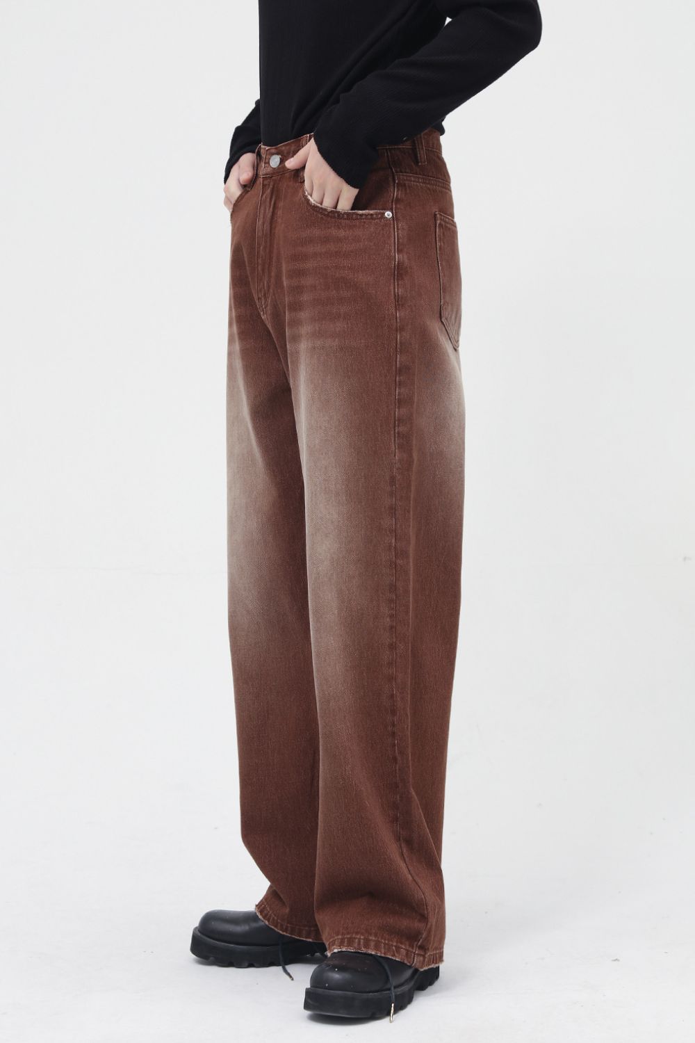Wide straight jeans with pockets, basic style, no stretch.