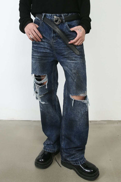 Men's distressed jeans with pockets, featuring a basic style and ripped design.