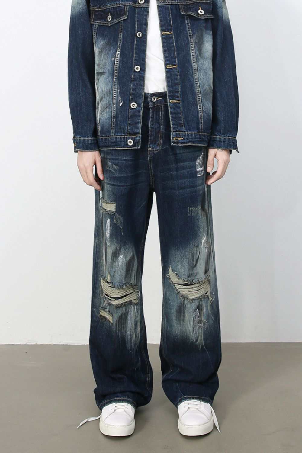 Men's distressed jeans with pockets, basic style, no stretch, cotton blend.