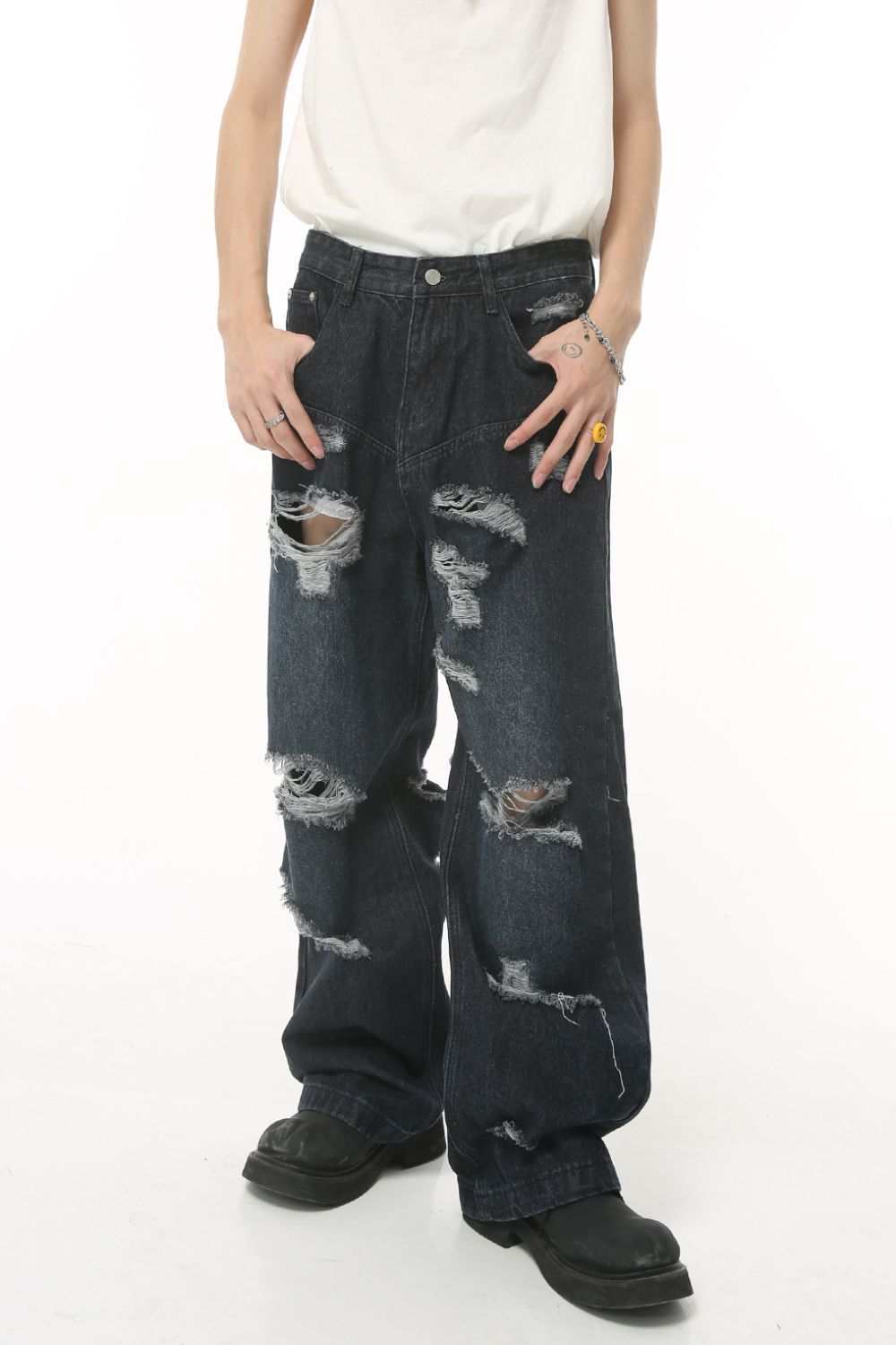 Distressed wide leg pocketed men's jeans.