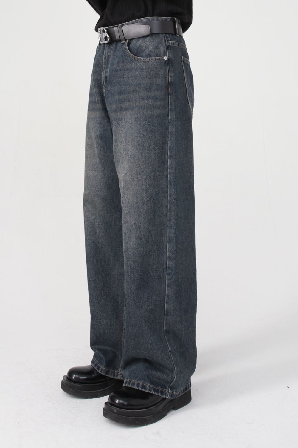 Wide leg jeans with pockets in dark wash, no stretch, featuring basic style.