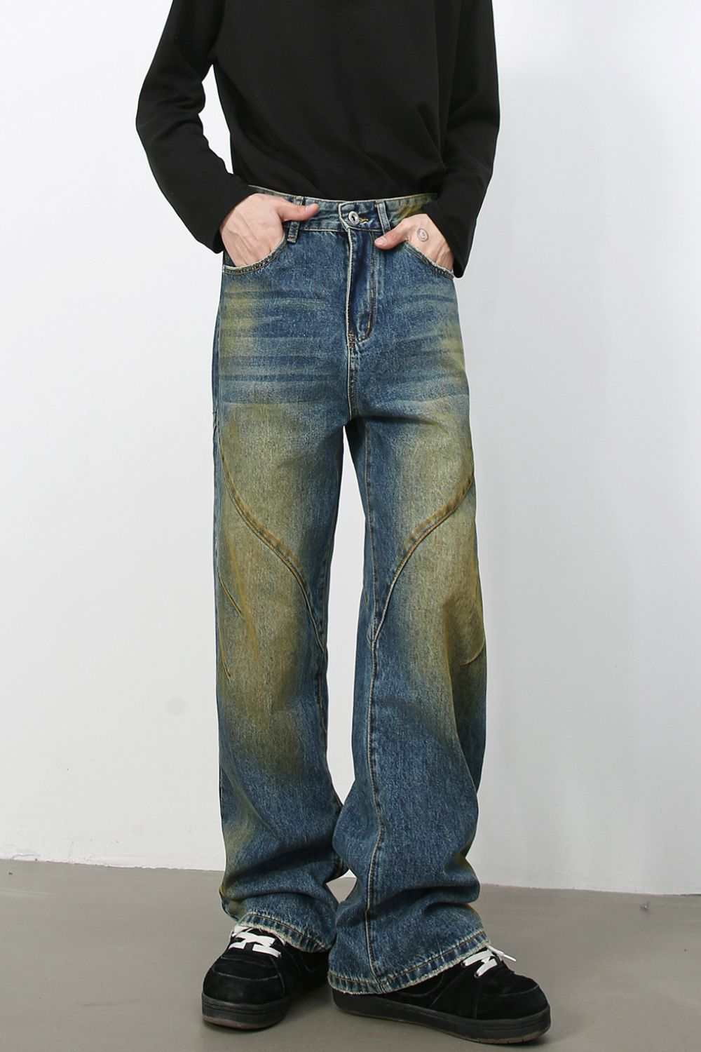 Men's washed jeans with pockets in basic style.