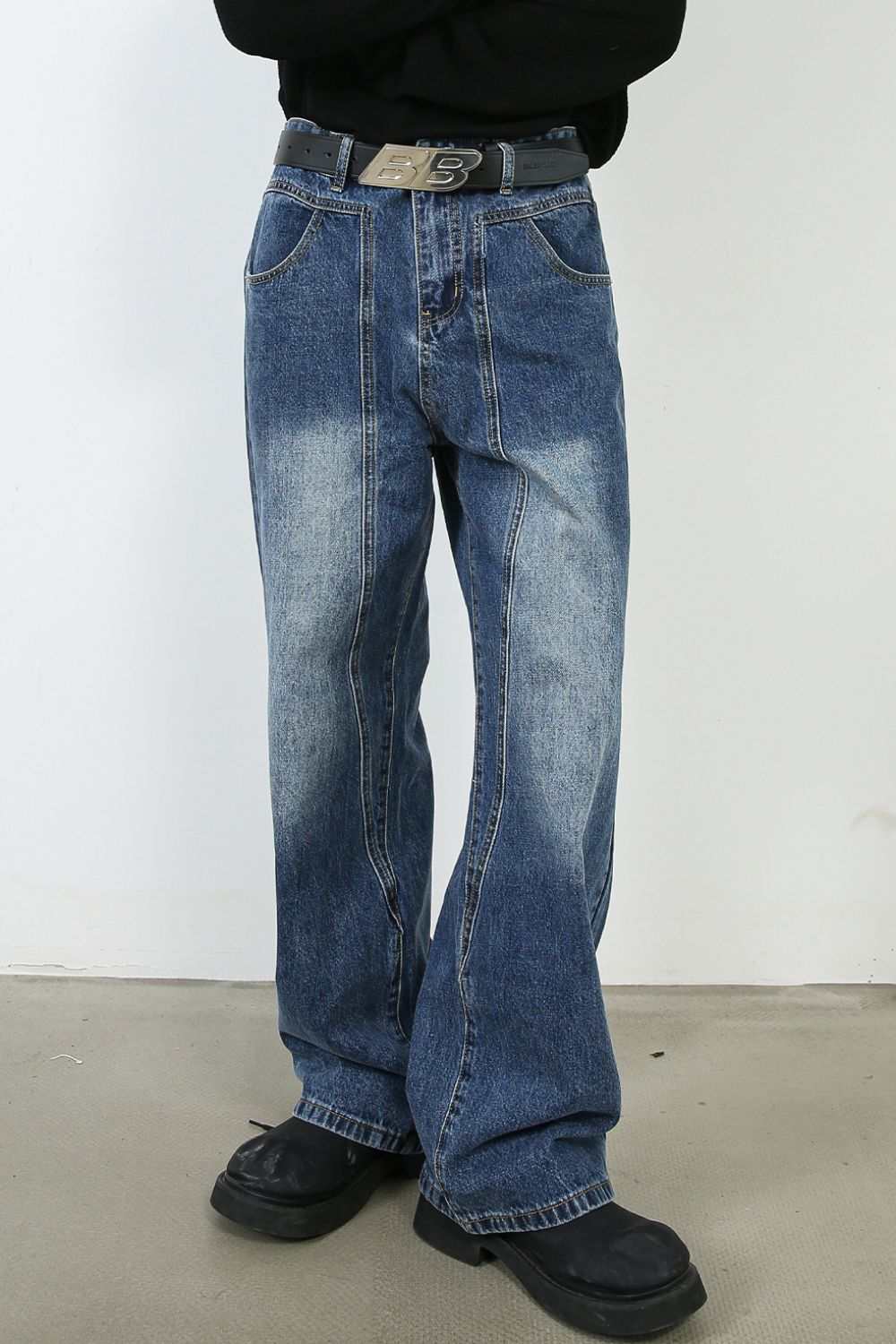 Men's wide straight leg jeans in blue denim, non-stretch, featuring basic style.