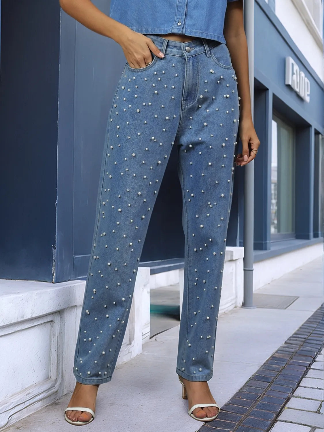Pearl detail jeans with pockets, non-stretch, rayon-polyester blend.