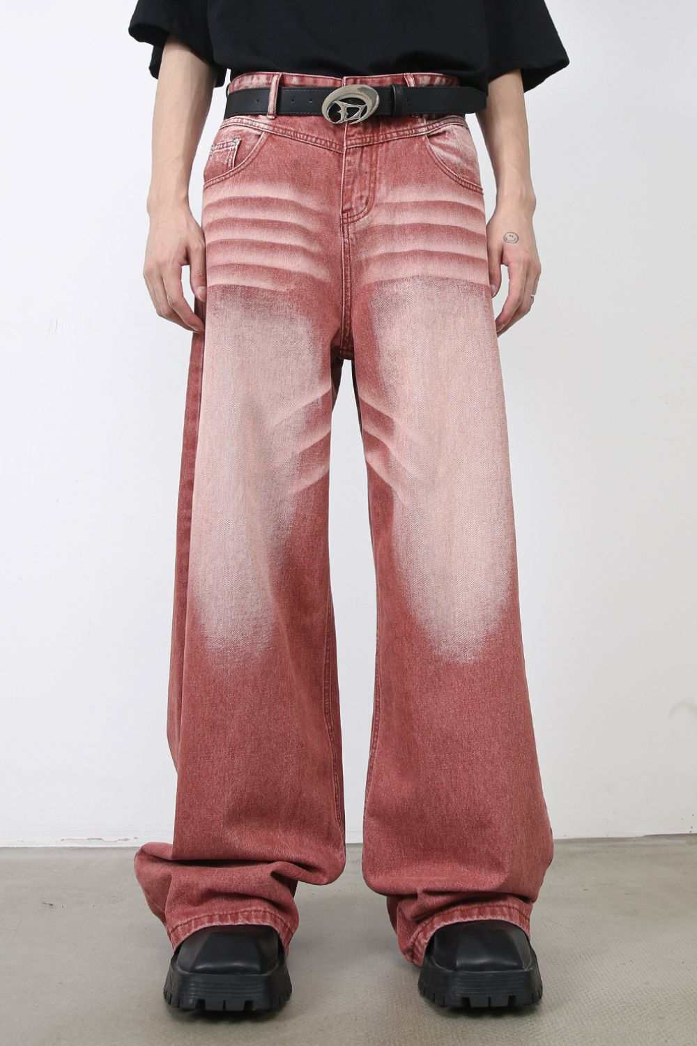Men's wide leg jeans with pockets in red, featuring a basic style with no stretch.