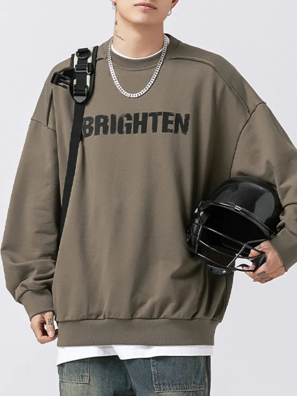 Men's letter graphic sweatshirt, round neck, long sleeves, slightly stretchy fabric, polyester-cotton blend.