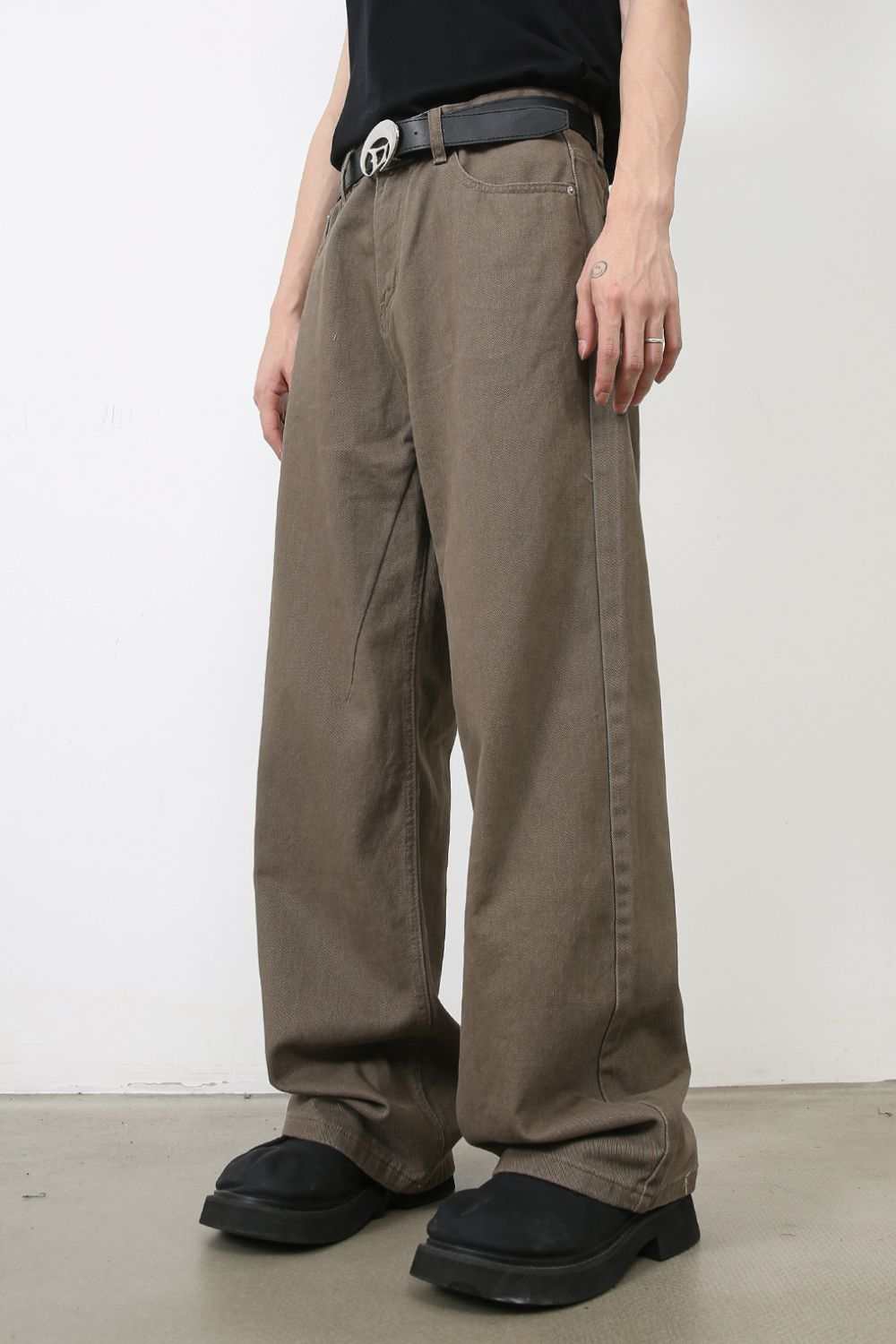 Men's baggy jeans with pockets, 100% cotton, basic style, no stretch.