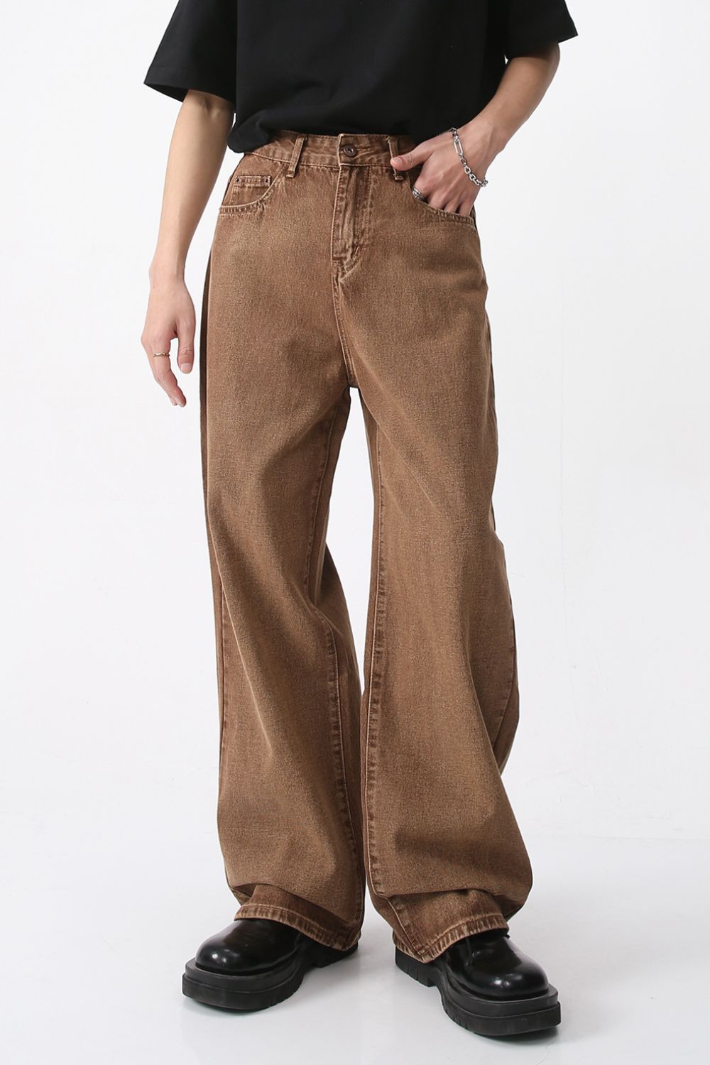 Wide Leg Jeans with Pockets in brown cotton fabric, basic style, no stretch.