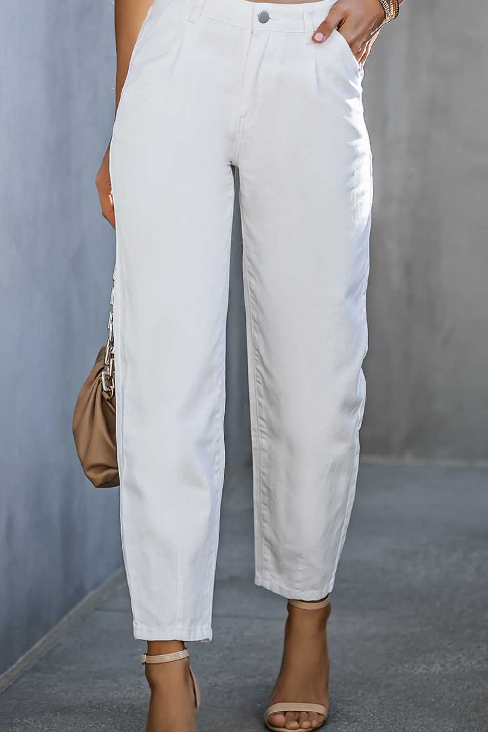 High-waist straight jeans in white with basic style and no stretch.